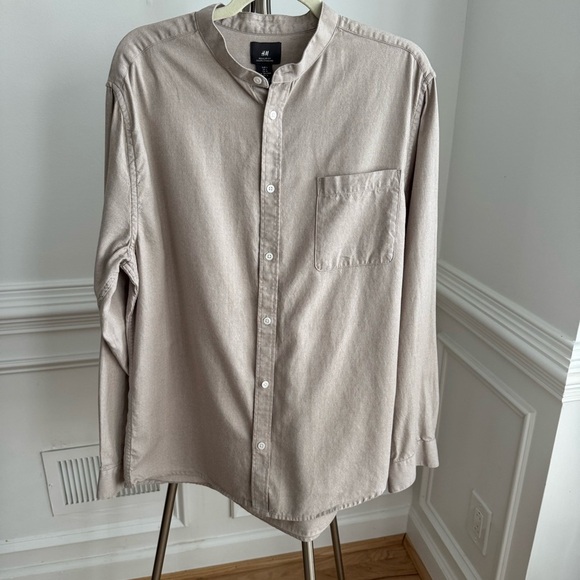 H&M Regular Fit Light Beige Minimalist 100% Cotton Button-Down Shirt Size Large - Picture 2 of 6